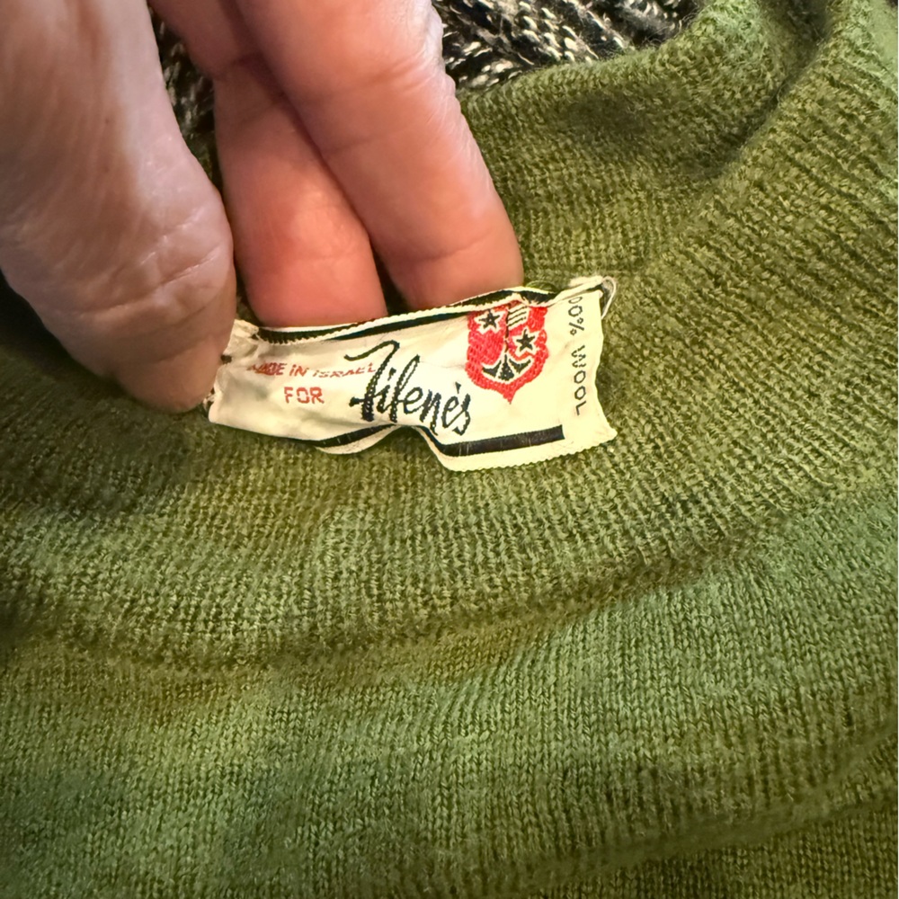 Filene’s vintage green wool sweater made in Israel. Size Large (fits like a M) - Picture 3 of 3
